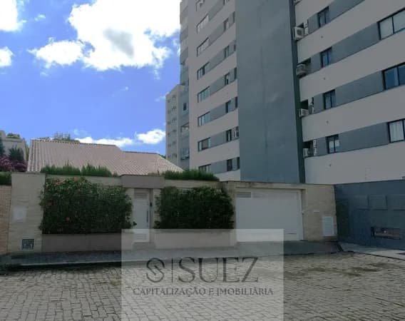 Ótima casa com piscina no bairro Vila Nova