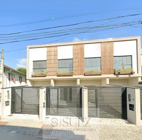 Sobrado com 2 Suites no Bairro Água Verde