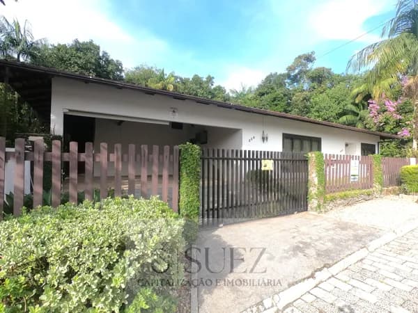 Casa com 2 dormitórios no Bairro da Velha