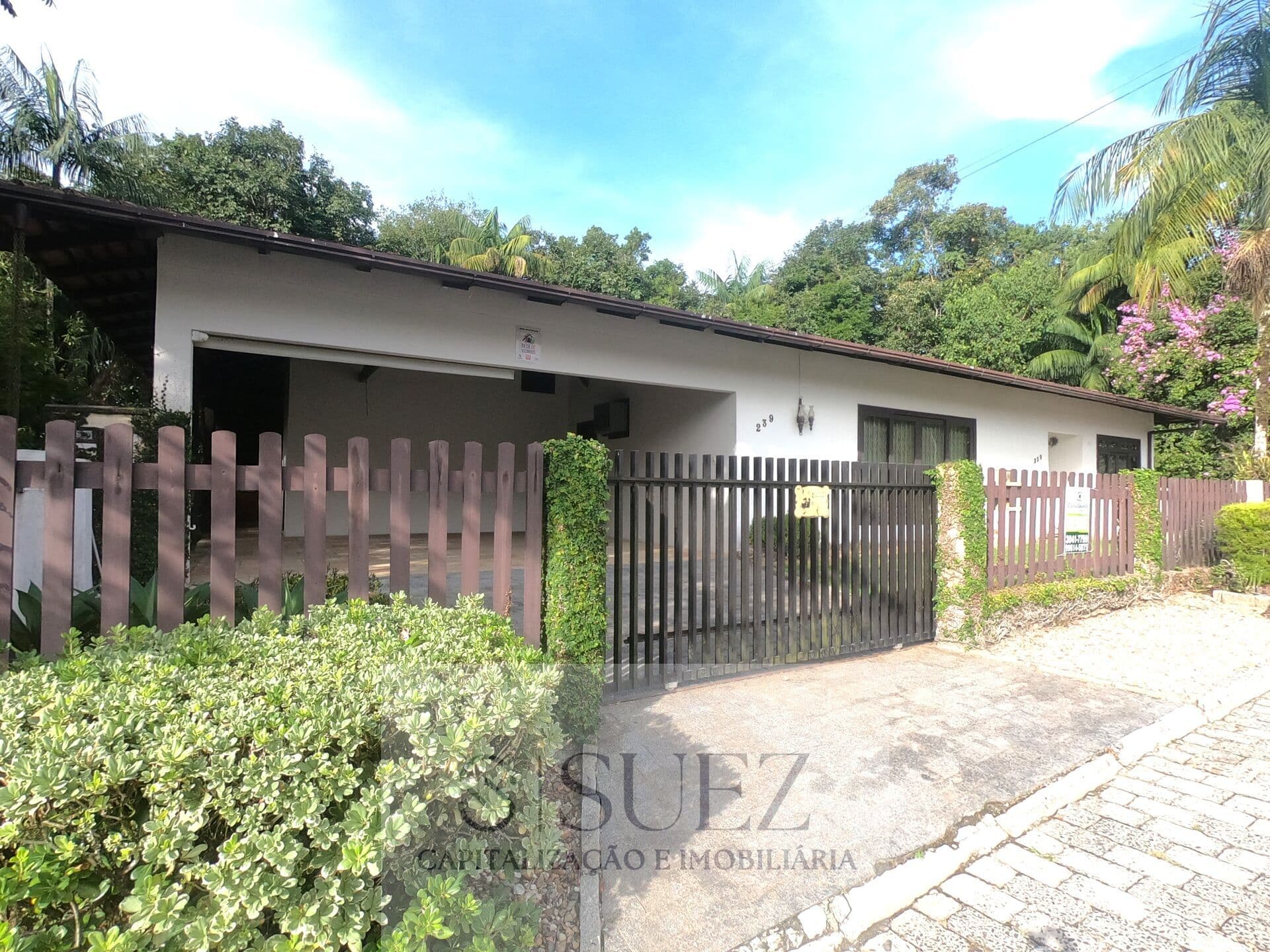 Casa com 2 dormitórios no Bairro da Velha