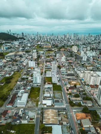 Terreno de Esquina com PROJETO APROVADO