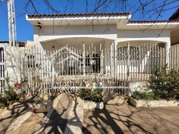Casa em Mirandópolis - Centro