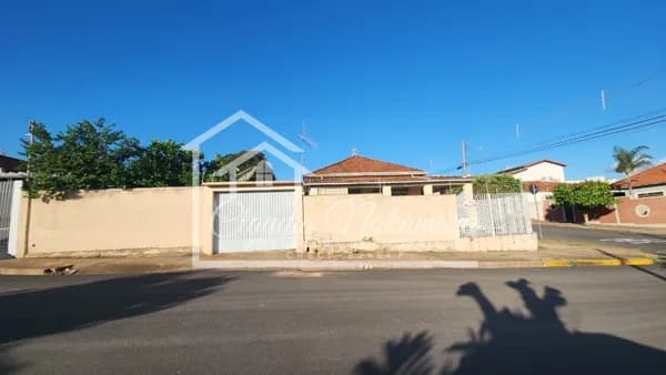 Casa Comercial