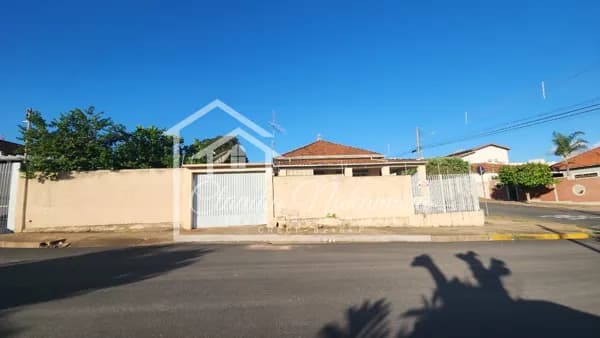 Casa em Mirandópolis - Centro