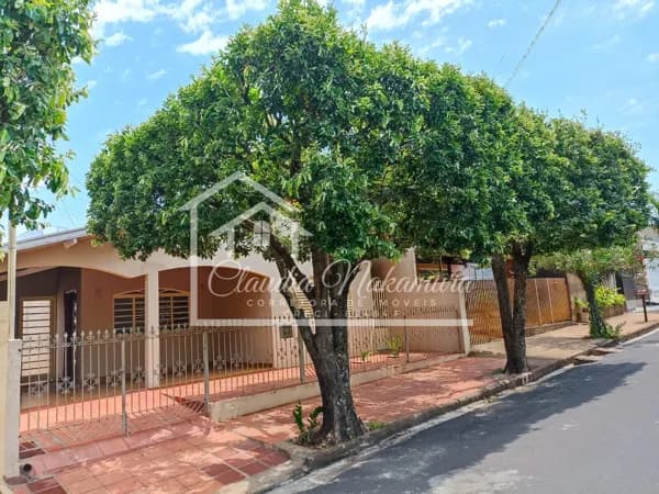 Casa em Mirandópolis - Centro