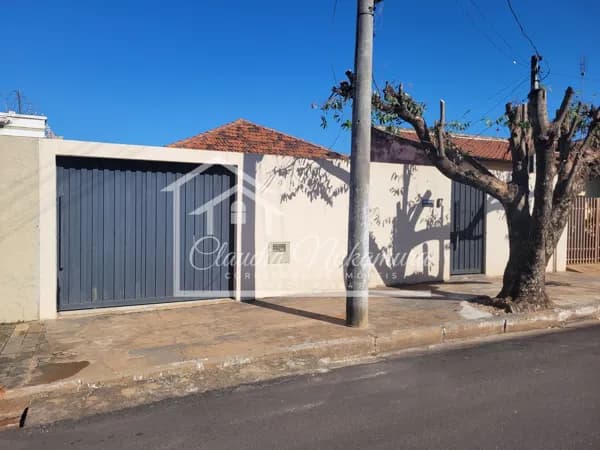 Casa em Mirandópolis - Centro