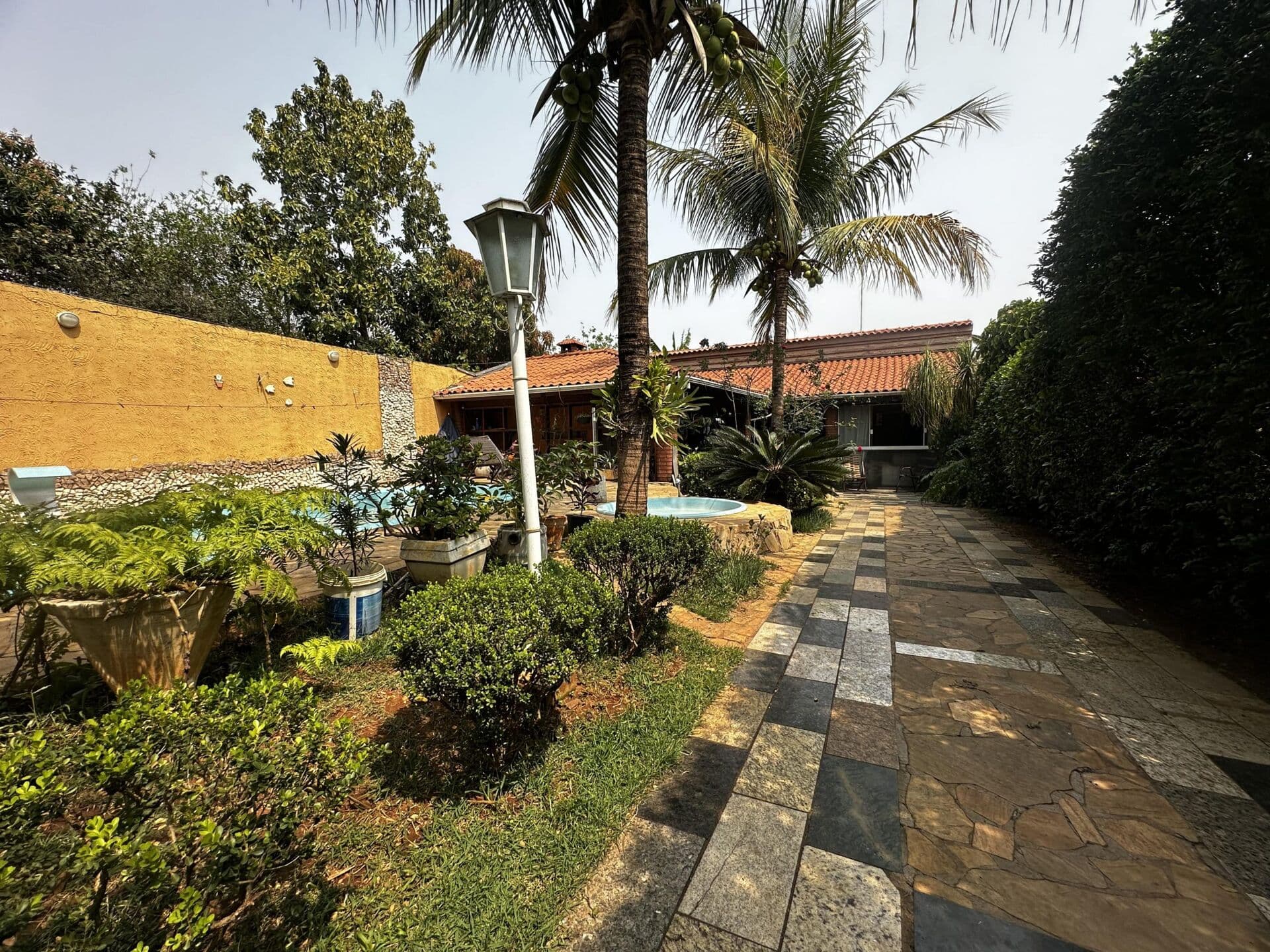 Tranquilo Recanto com Piscina e Ampla Churrasqueira a Venda no Jardim Bertoni em Americana, no interior de São Paulo