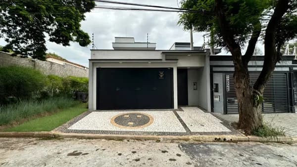 Casa de 3 Dorms, 2 Suítes e Pé Direito Duplo a Venda na região do Bela Vista e Jd. Paulistano em Americana