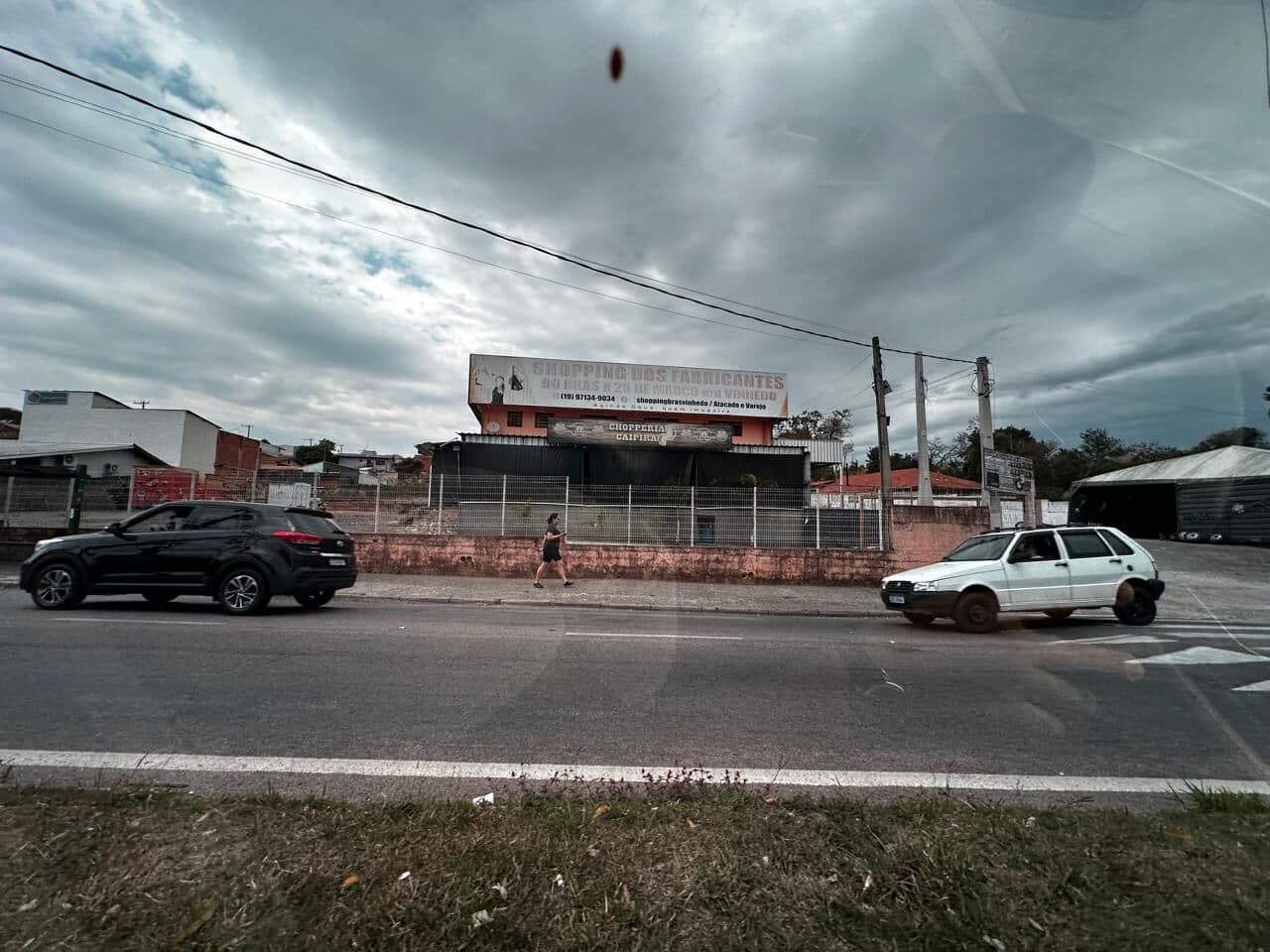 Terreno de 6 mil metros com Galpão À Venda em Valinhos, SP