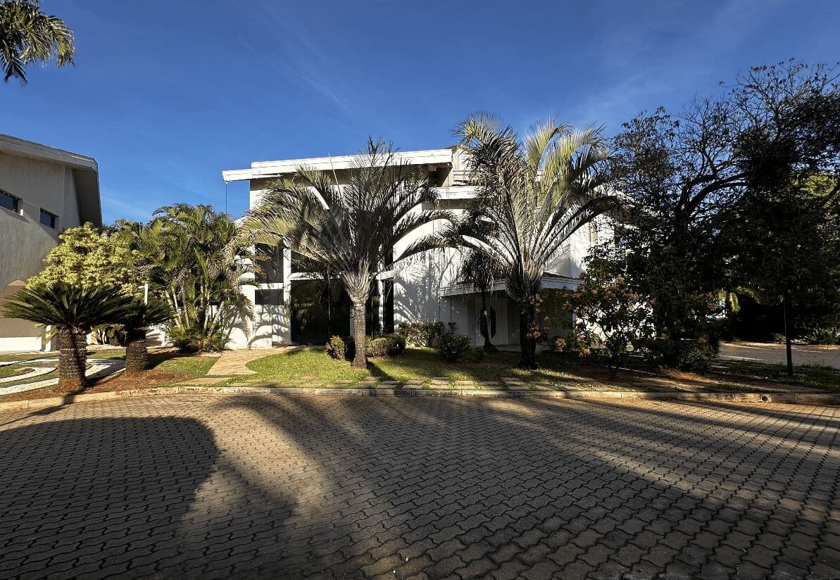 Casa em Condomínio com 5 suítes + closets para quem valoriza tranquilidade e segurança no Altos da Represa em Americana