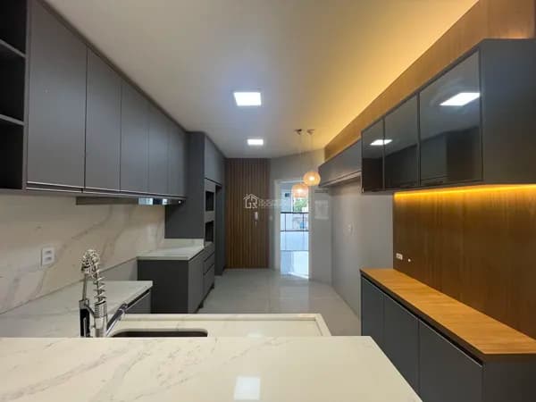 Apartamento mobiliado com 3 dormitórios e 2 vagas próximo à Av. Flores da Cunha em Carazinho