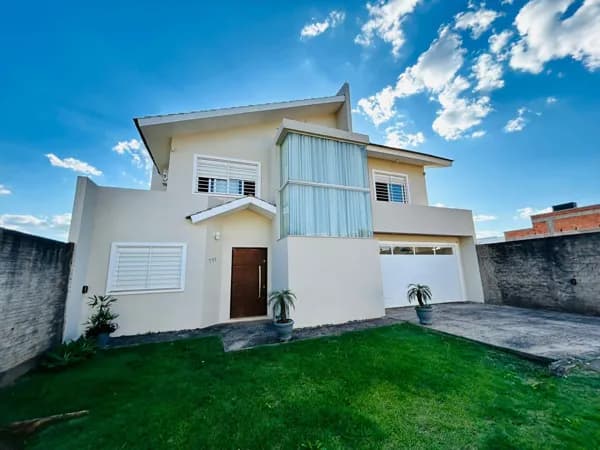 Casa à venda no bairro Loeff em Carazinho/RS