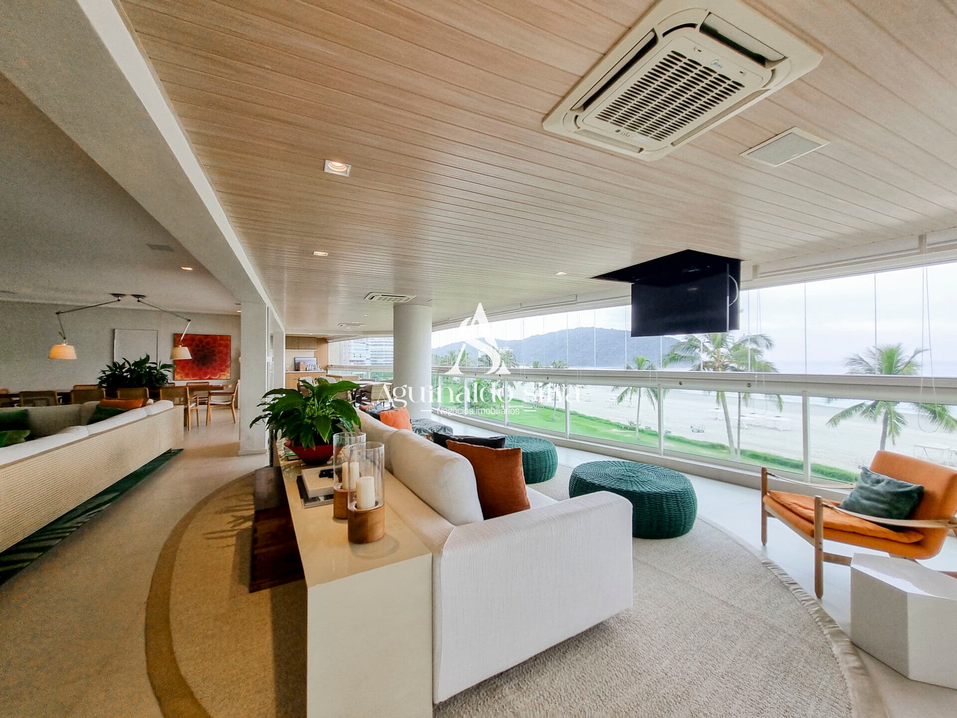 Luxuoso Apartamento à Venda, Frente ao Mar em Riviera de São Lourenço - 5 Suítes e 4 Vagas