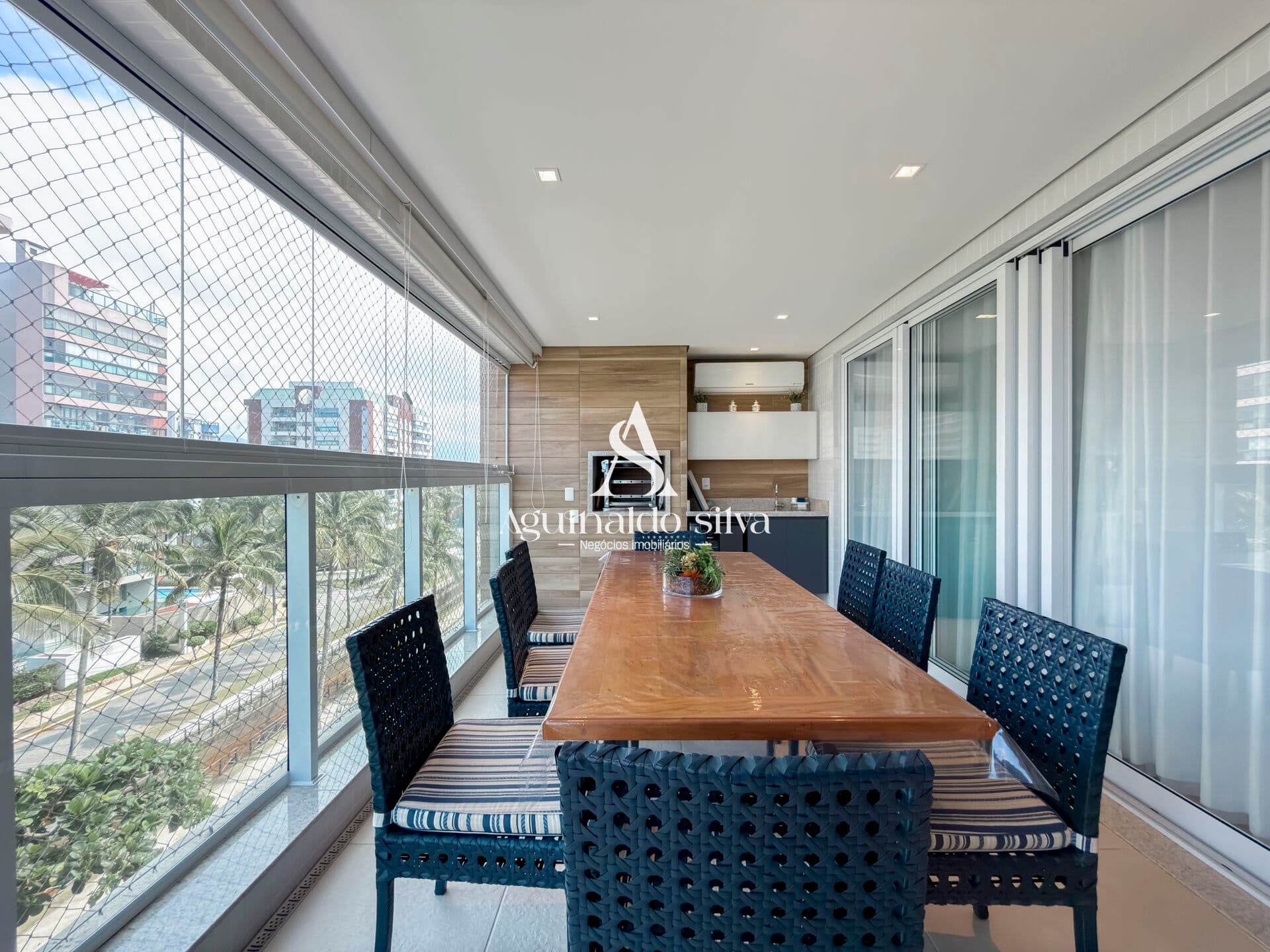 Apartamento, Pé na areia, com 123m³, 3 Dormitórios, à Venda Por R$ 4.100.000,00