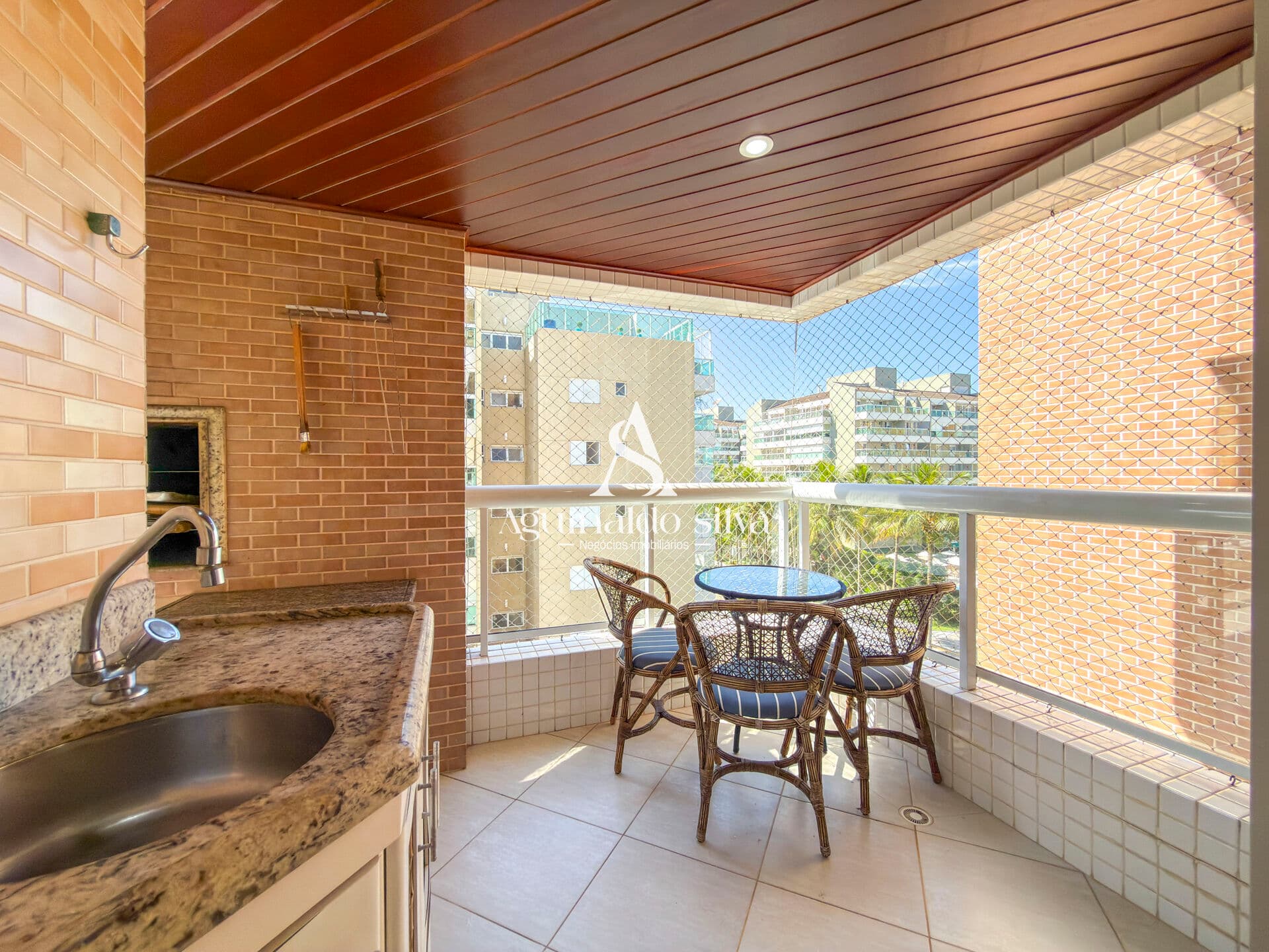 Apartamento Mobiliado à Venda, 3 Dorms, 1 Suíte em Riviera de São Lourenço - Berioga / SP.
