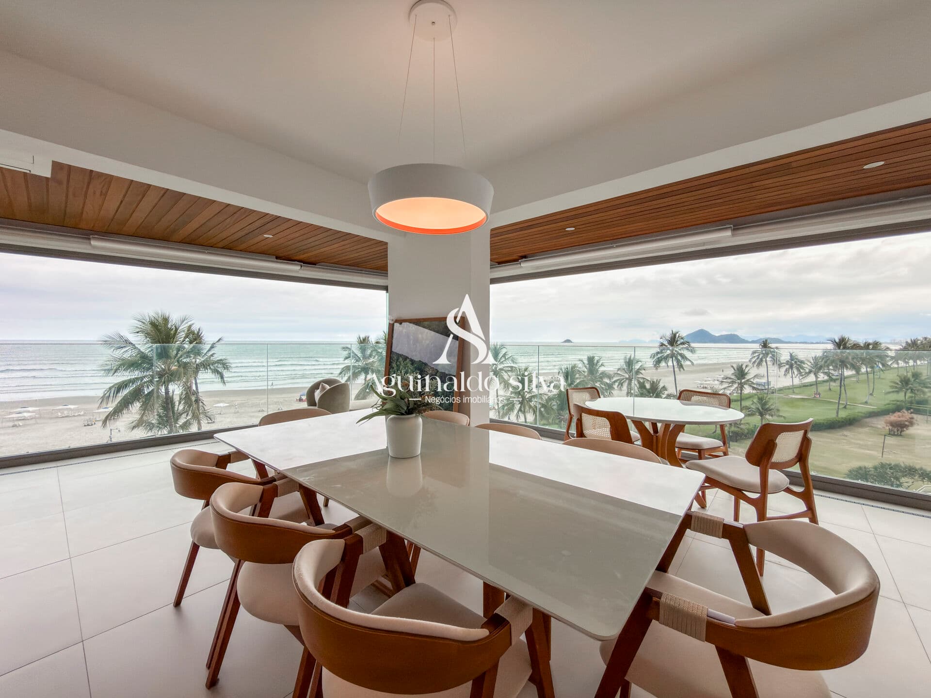 Apartamento à Venda, Pé na Areia Frontal, 208m², 4 Suítes em Riviera de São Lourenço - Bertioga SP