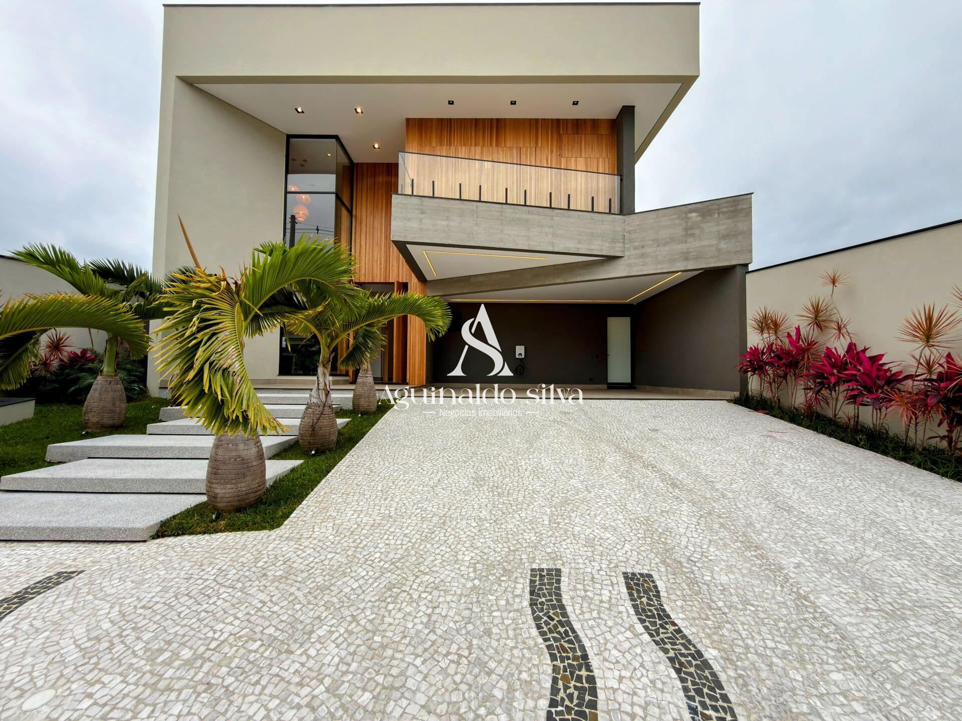 Casa Alto Padrão, Novíssima, 6 Suítes, 552m², à Venda Por R$ 14.600.000,00