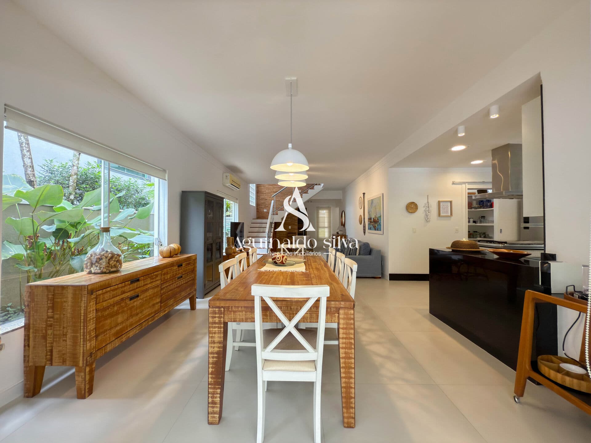 Maravilhosa Casa à Venda, 5 Suítes, 380m², em Riviera de São Lourenço - Bertioga SP.