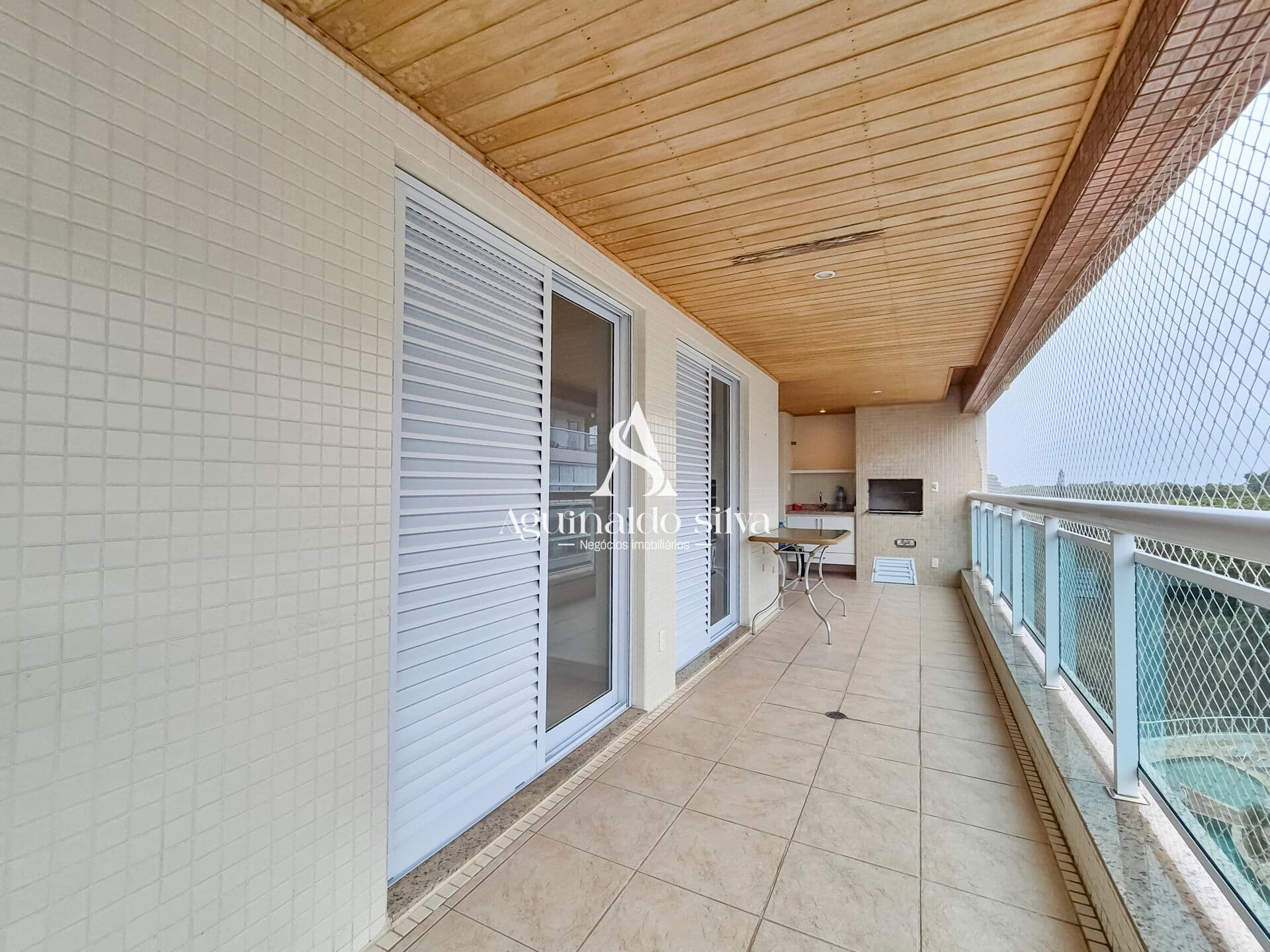 Apartamento com Espaçosa Varanda 3 Dormitórios, 107m², à Venda Por R$ 2.800.000,00