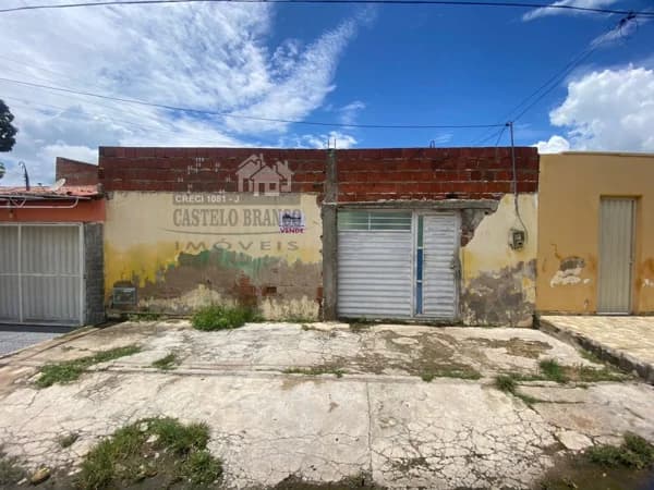 Casa Padrão para Venda em COHAB Iguatu-CE