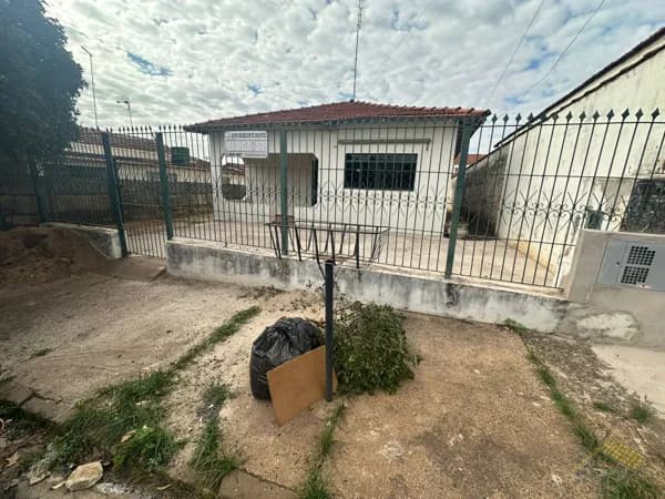 Casa Alvenaria para Aluguel em Jardim Aeroporto Novo Horizonte-SP