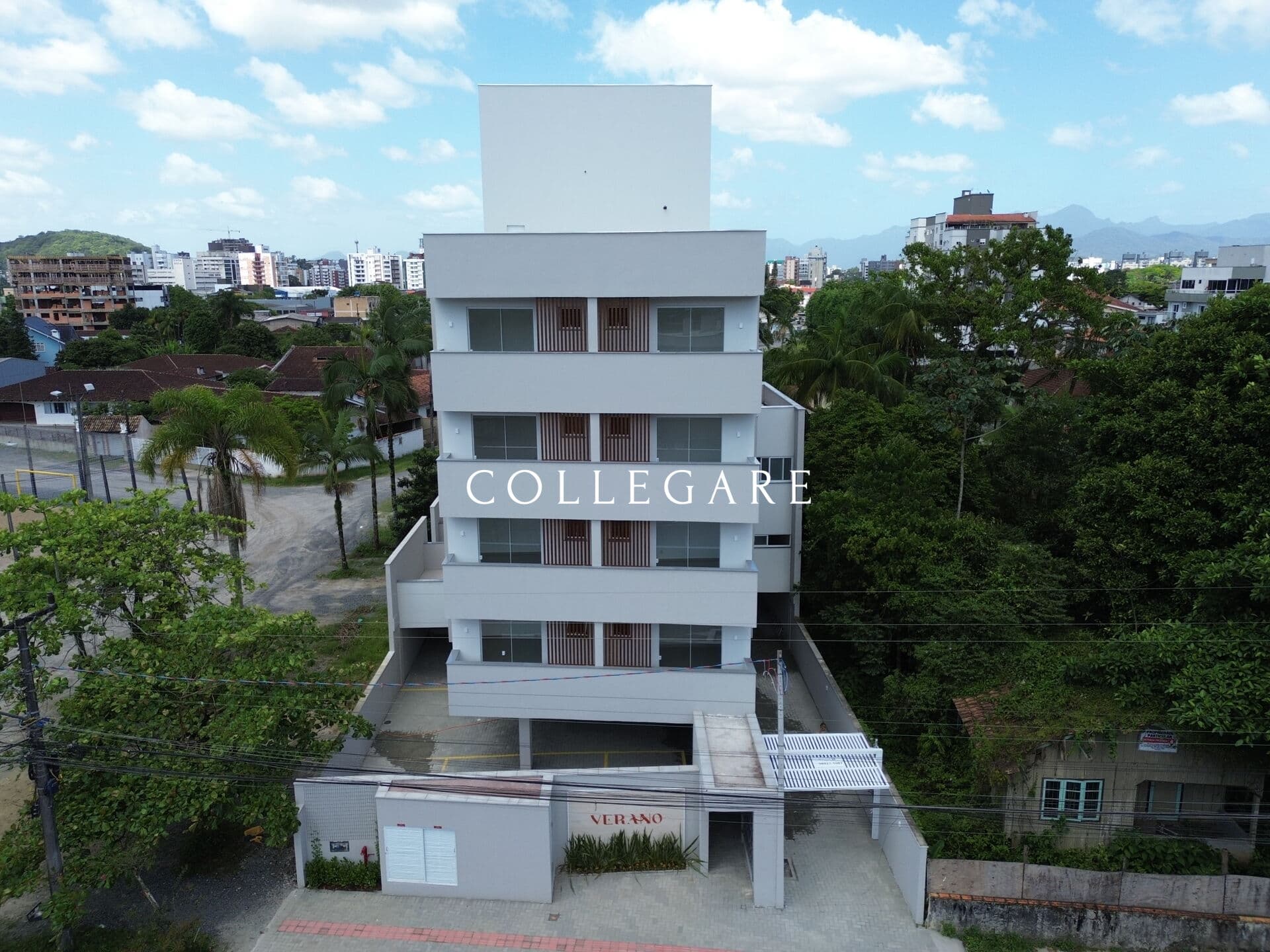 Apartamento mobiliado, com suíte, no Saguaçu!