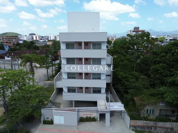 Apartamento mobiliado, com suíte, no Saguaçu!