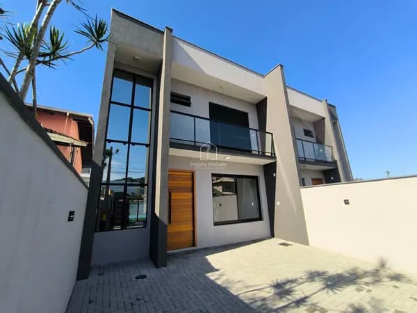 Sobrado Alto Padrão Com Piscina no bairro Glória