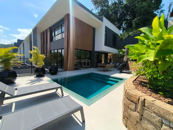 Casa Triplex no Bairro América