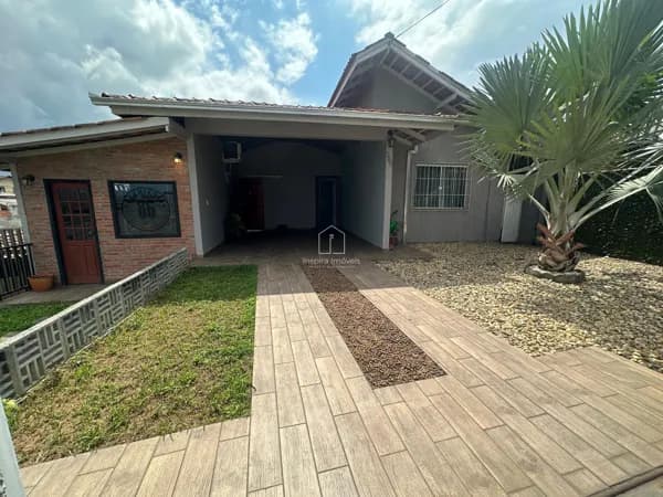 Casa de esquina à venda no bairro Jarivatuba