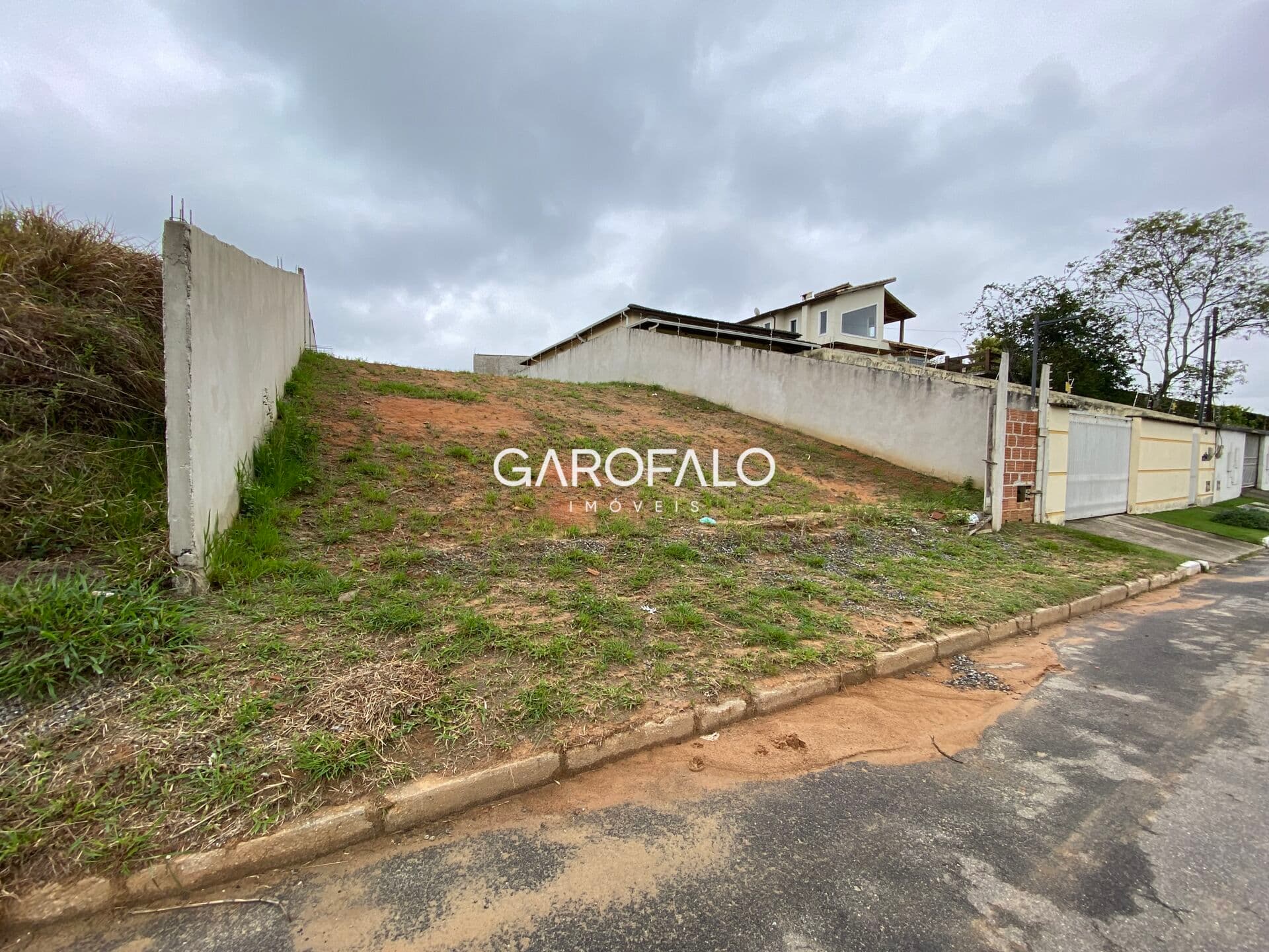 Terreno pronto para construir morada da colina