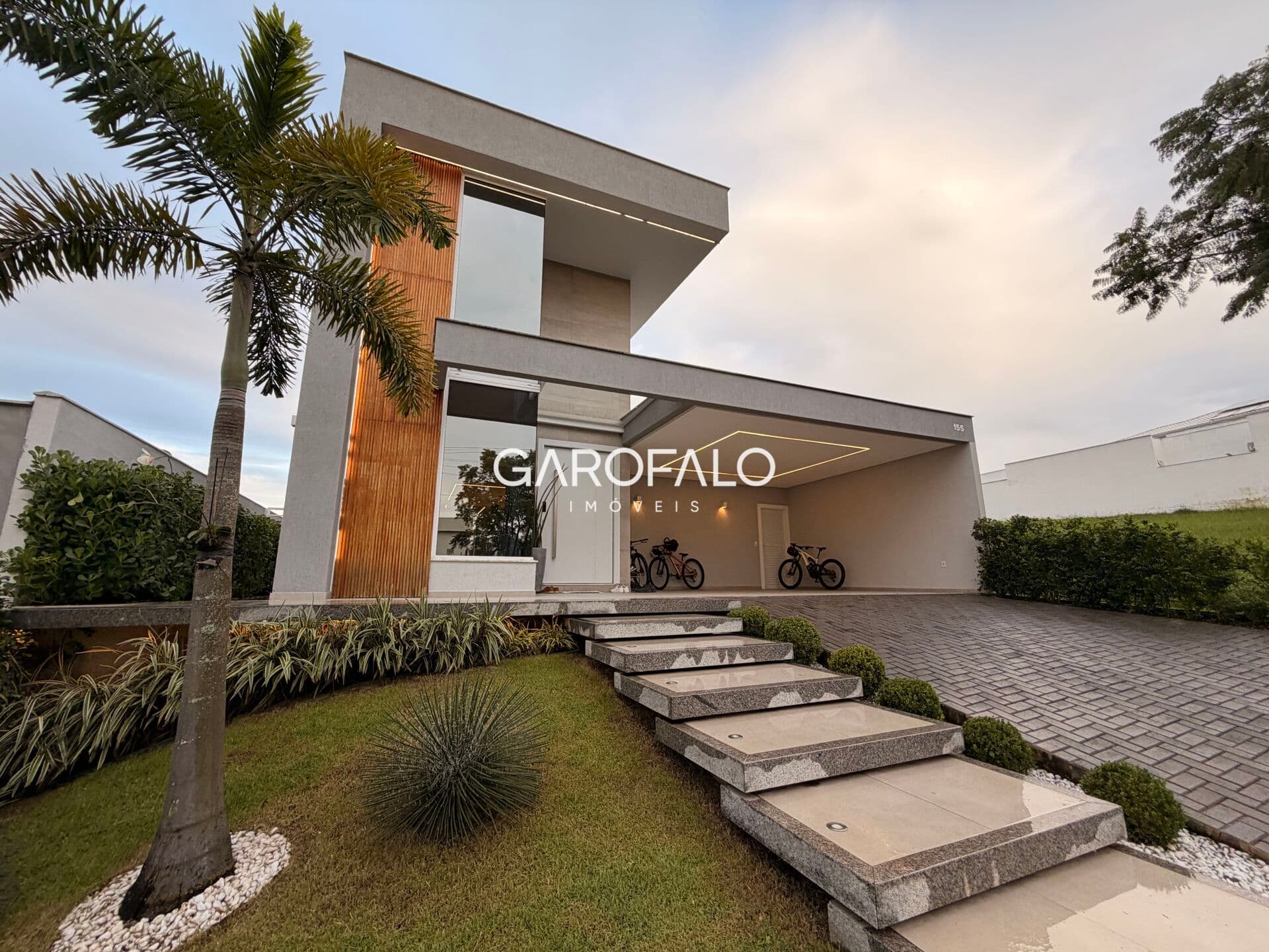 Casa linear de alto padrão à venda no Alphaville Resende