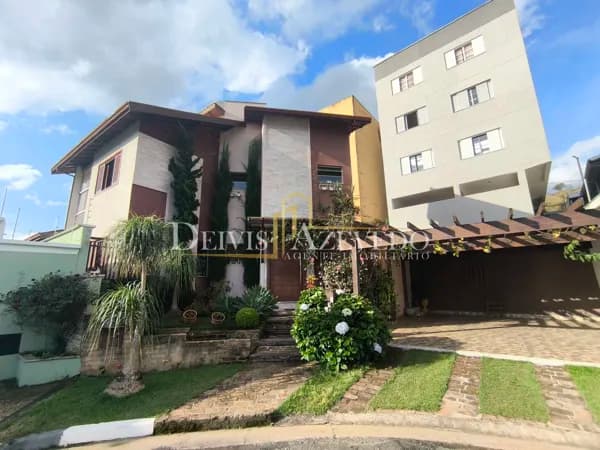 Casarão estilo Colonial Moderno - 3 quartos no Condomínio Pitangueiras