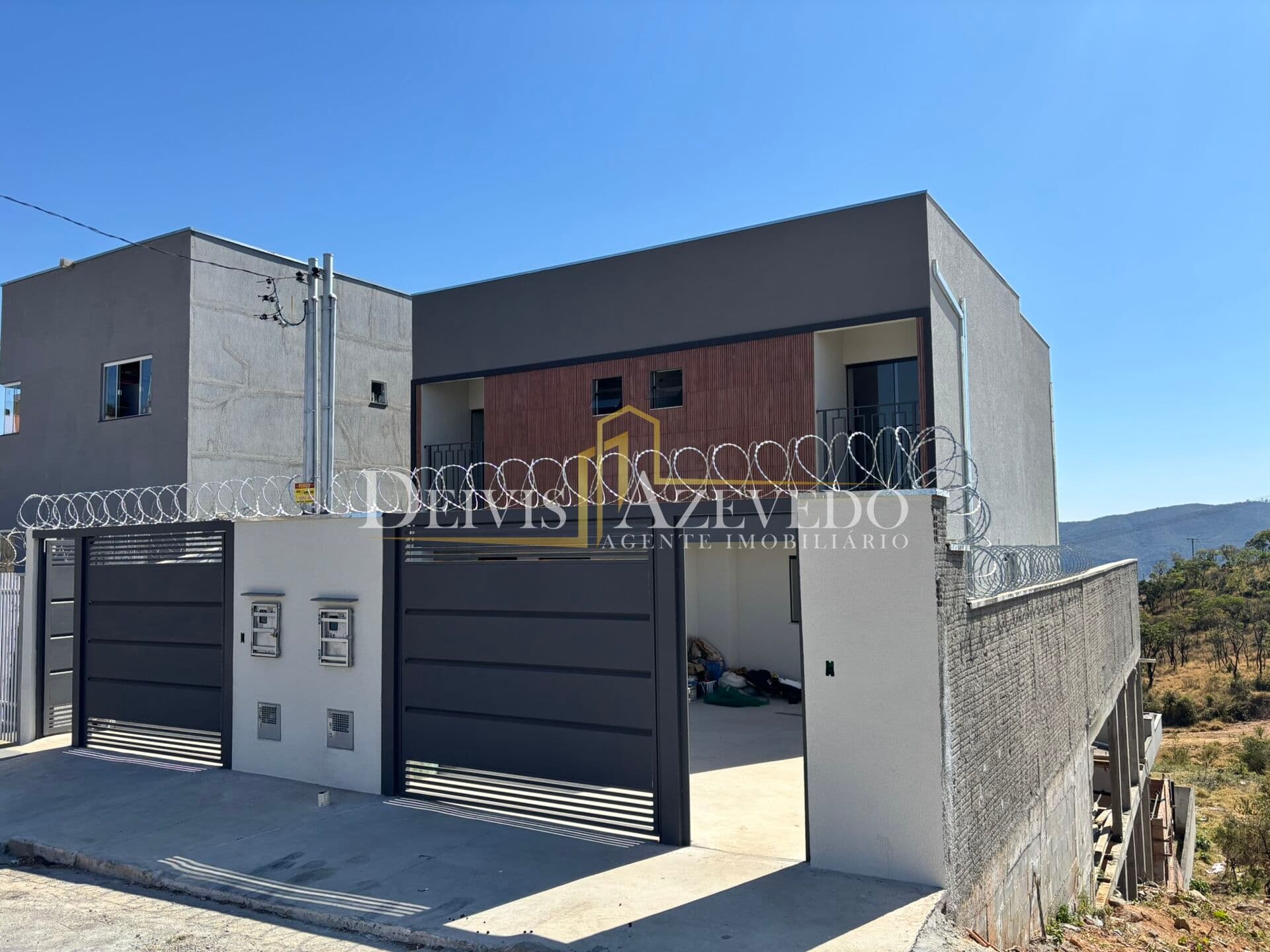 Casa 03 Quartos (c/ suíte) com Quintal