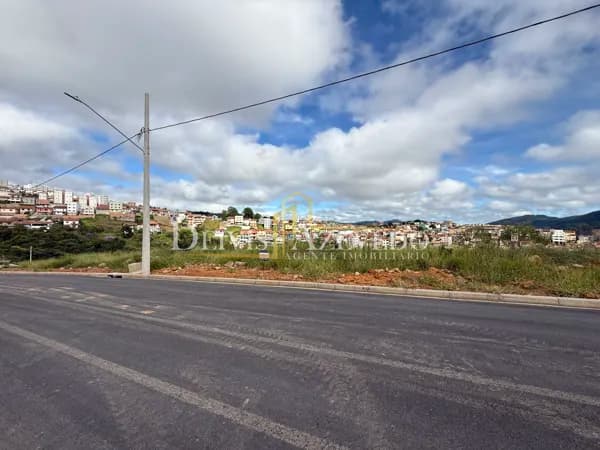 Terreno com 250 m²