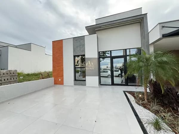 Casa em Condomínio com Piscina