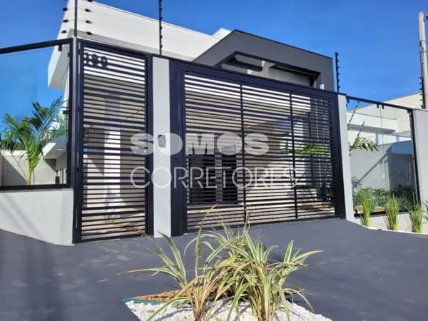 Casa em Jardim Petrópolis com Piscina, Proximo Av. Mandacarú Maringá/PR