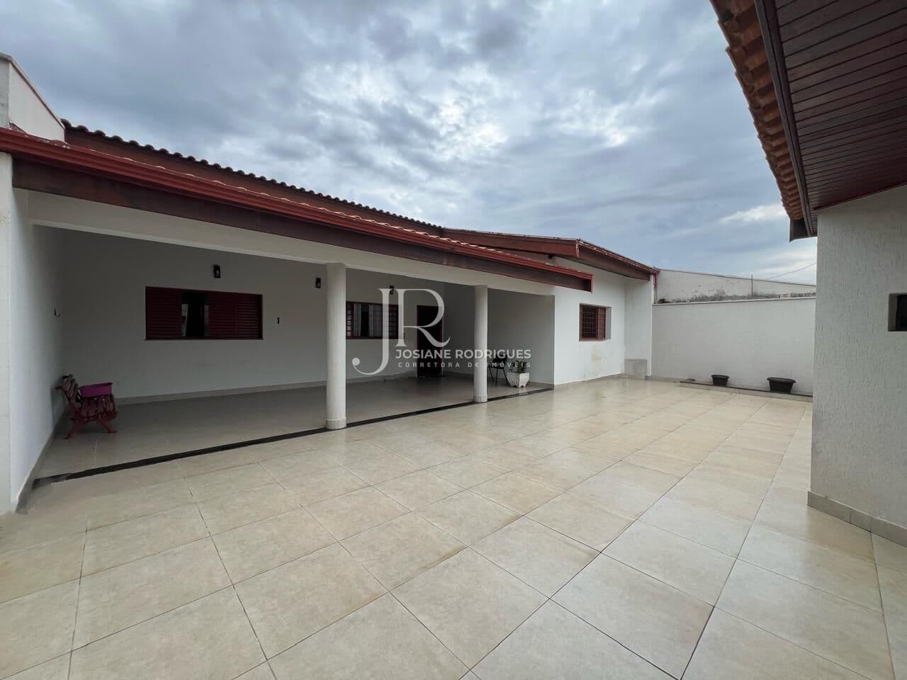 Casa à venda com 03 quartos sendo 01 suíte, no Jardim Amélia em Americana-SP
