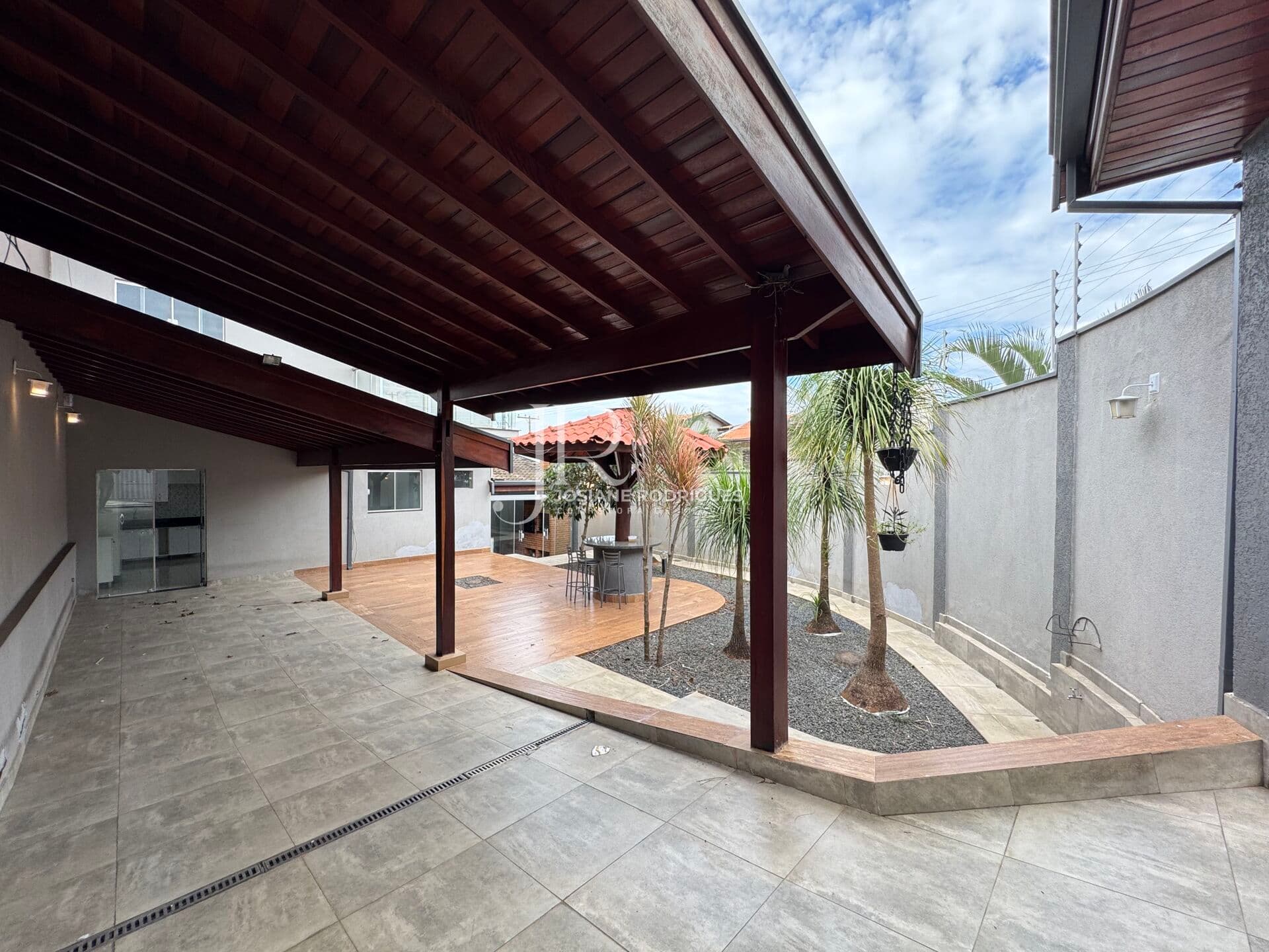 Casa a venda com 3 dormitórios sendo uma suíte em Americana