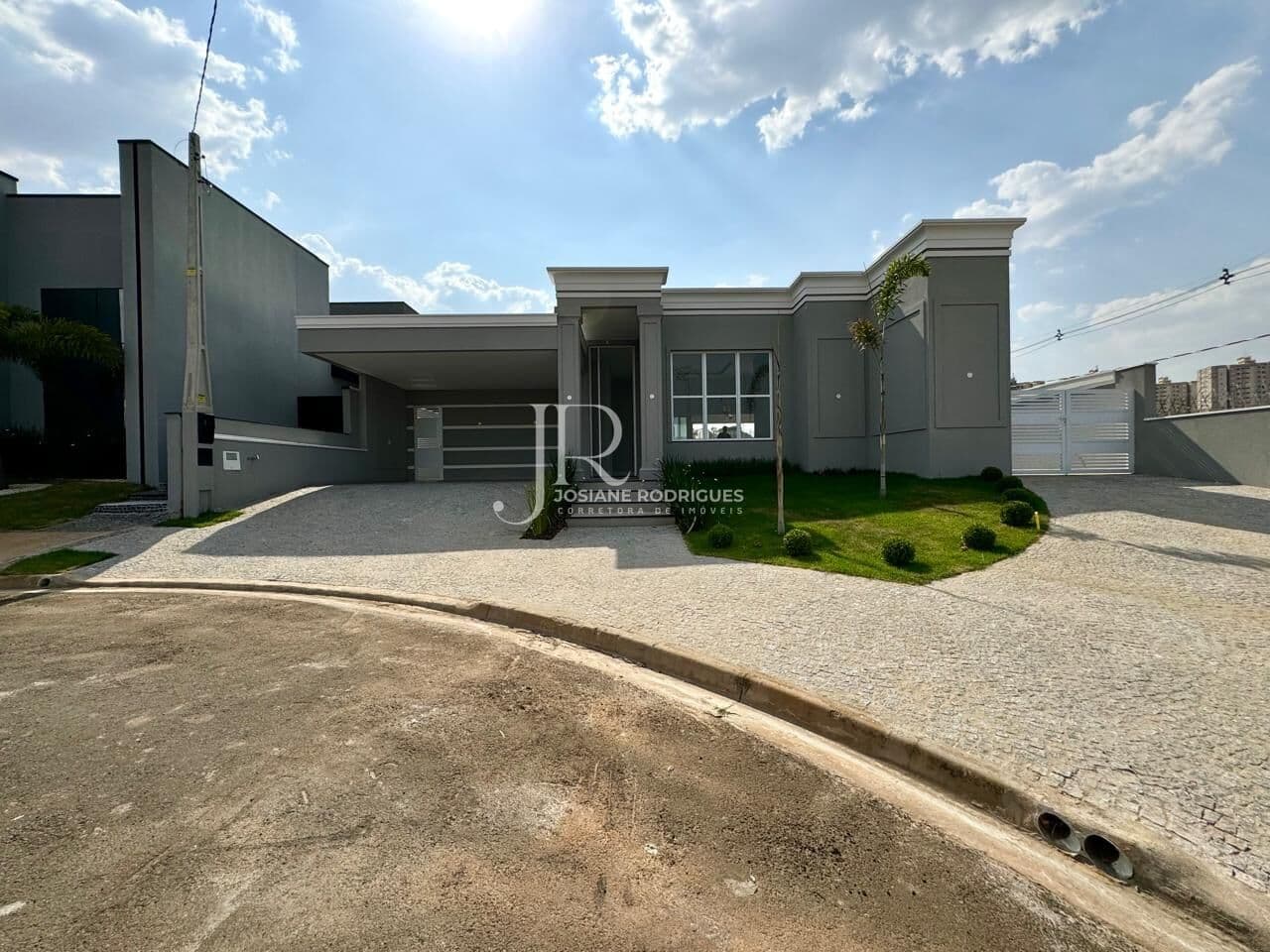 Casa à venda com 03 suítes, sendo uma suíte master com closet no condomínio Engenho Velho em Nova Odessa. - SP