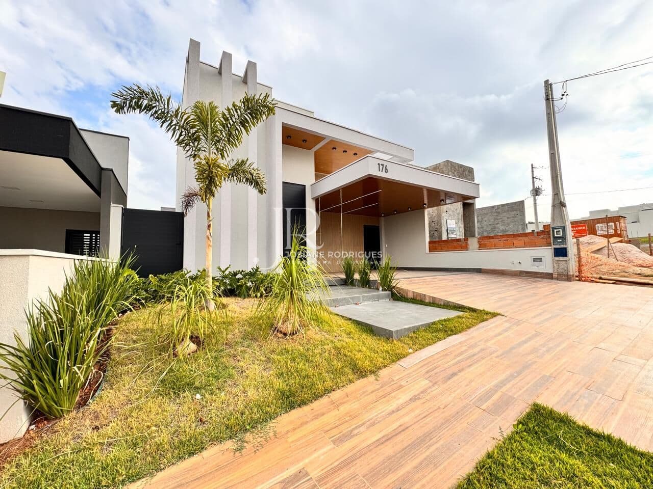 Casa à venda com 03 suítes, sendo uma suíte master com closet no condomínio Engenho Velho em Nova Odessa. - SP