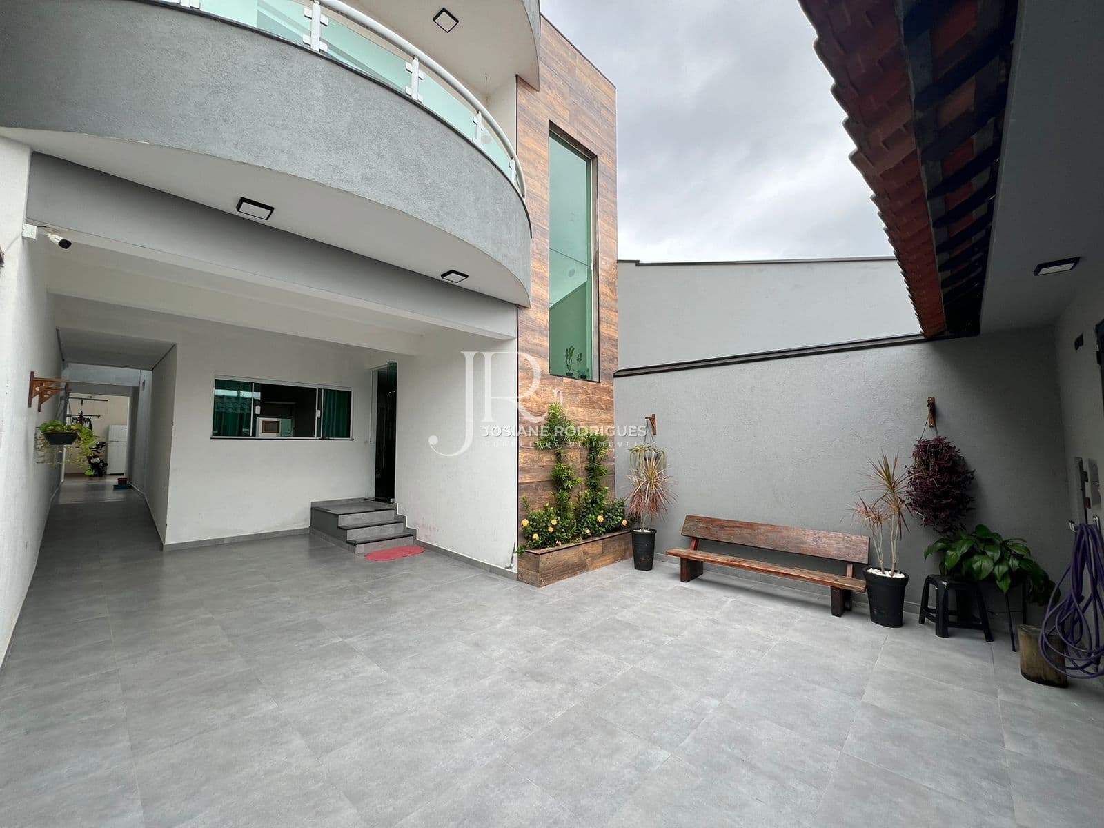 Casa à venda com 03 quartos sendo 01 suíte com closet no Jardim Mirandola em Americana - SP