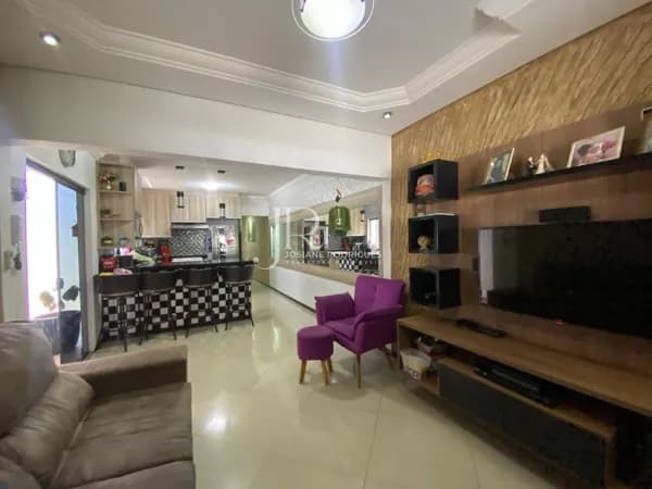 Casa à venda com 2 dormitórios no Jardim São Francisco em Santa Bárbara d'Oeste