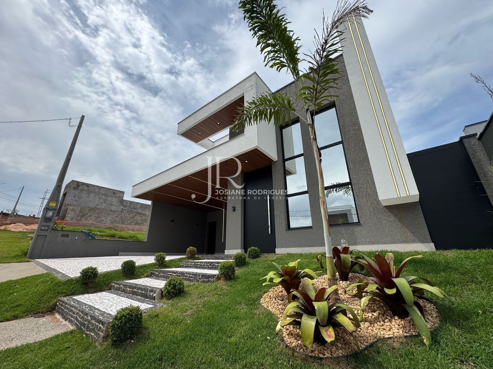 Casa com 03 suítes á venda no Condomínio Macknight em Santa Barbara D´oeste.