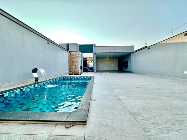 Casa à venda com 03 dormitórios sendo 01 suíte no Parque Novo Mundo em Americana-SP