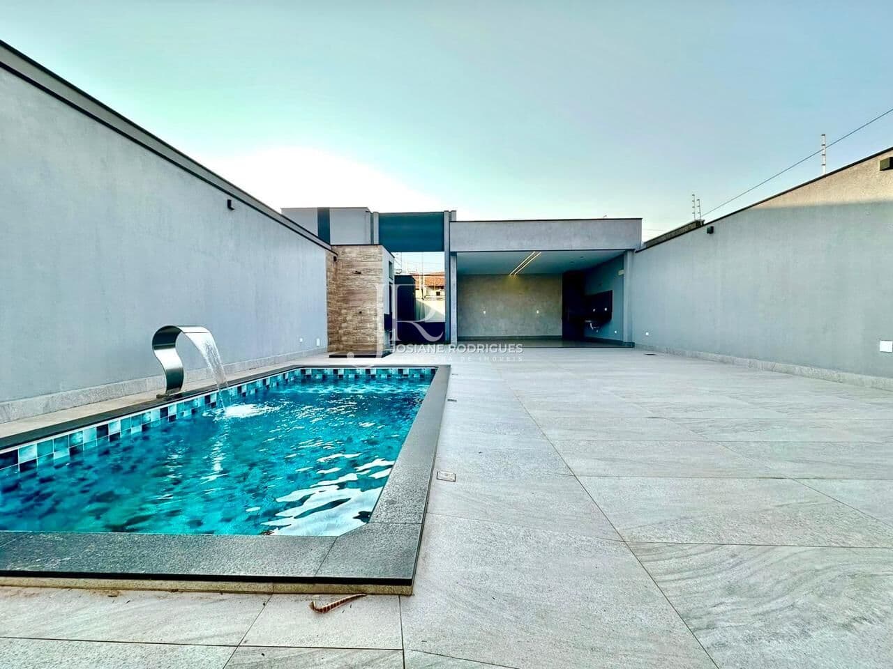 Casa à venda com 03 dormitórios sendo 01 suíte no Parque Novo Mundo em Americana-SP