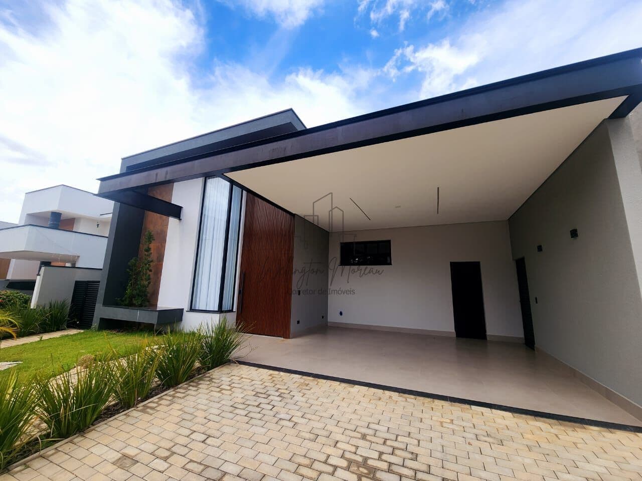 Belíssima casa de alto padrão no condomínio Portal dos Bandeirantes em Salto/SP