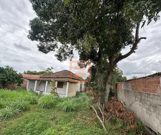 Terreno com casa em Centro, Maricá/RJ