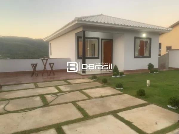Casa Padrão em Jacaroá, Maricá/RJ