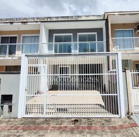 Sobrado em Balneário Piçarras - Centro
